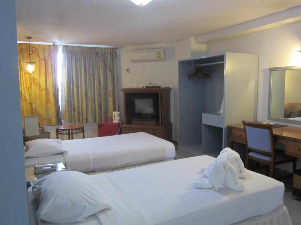Lopburi Inn Hotel Zimmer foto