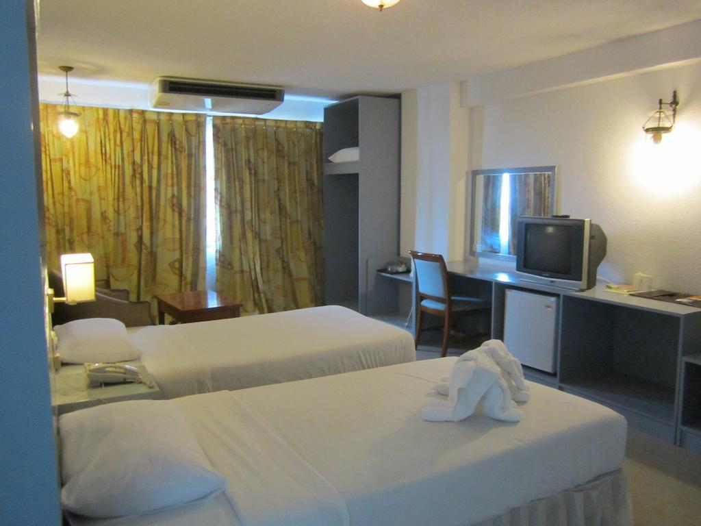 Lopburi Inn Hotel Zimmer foto