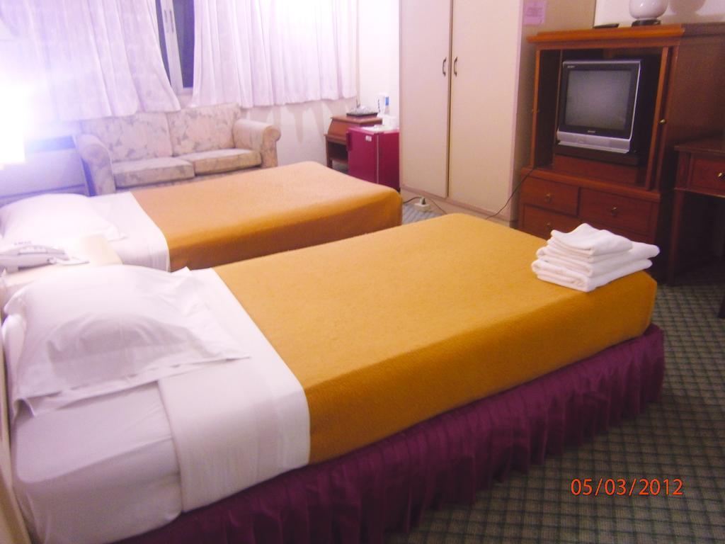 Lopburi Inn Hotel Zimmer foto
