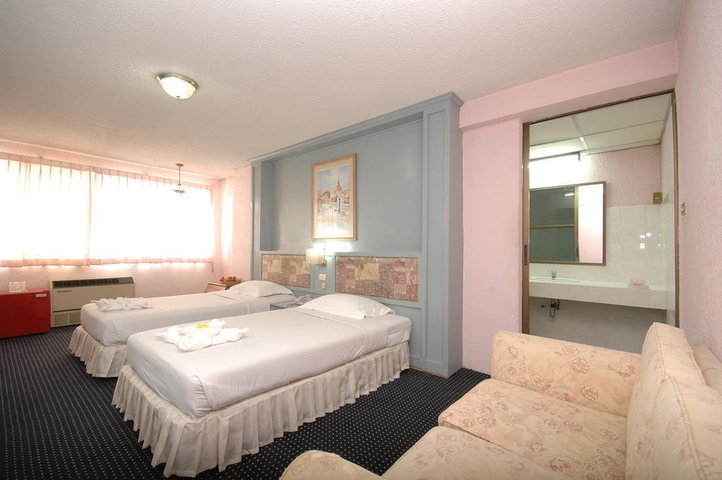 Lopburi Inn Hotel Zimmer foto