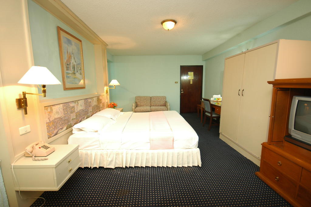 Lopburi Inn Hotel Zimmer foto